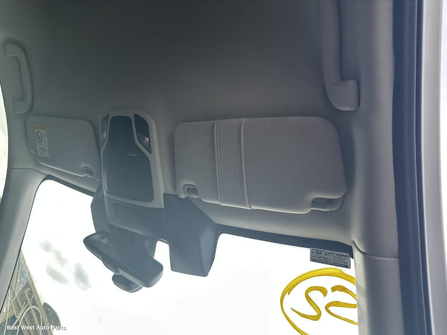 2024 SUBARU OUTBACK Courtesy Light