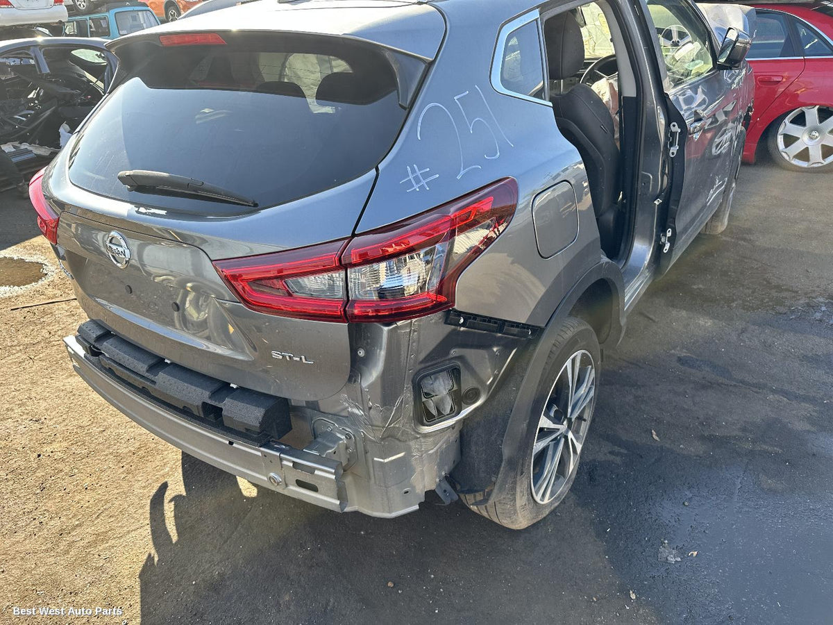 2019 NISSAN QASHQAI Console