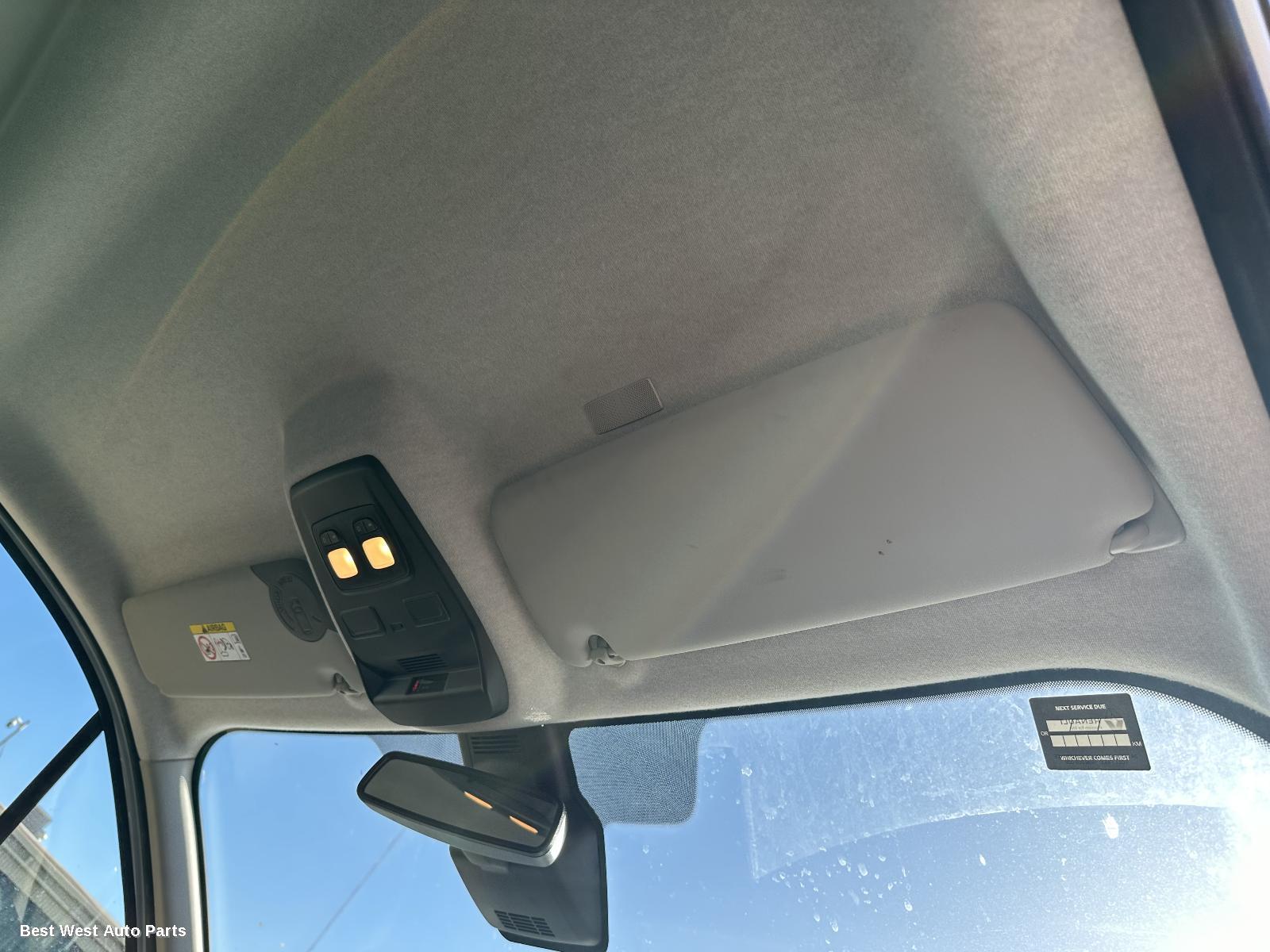 2024 RENAULT TRAFIC Courtesy Light