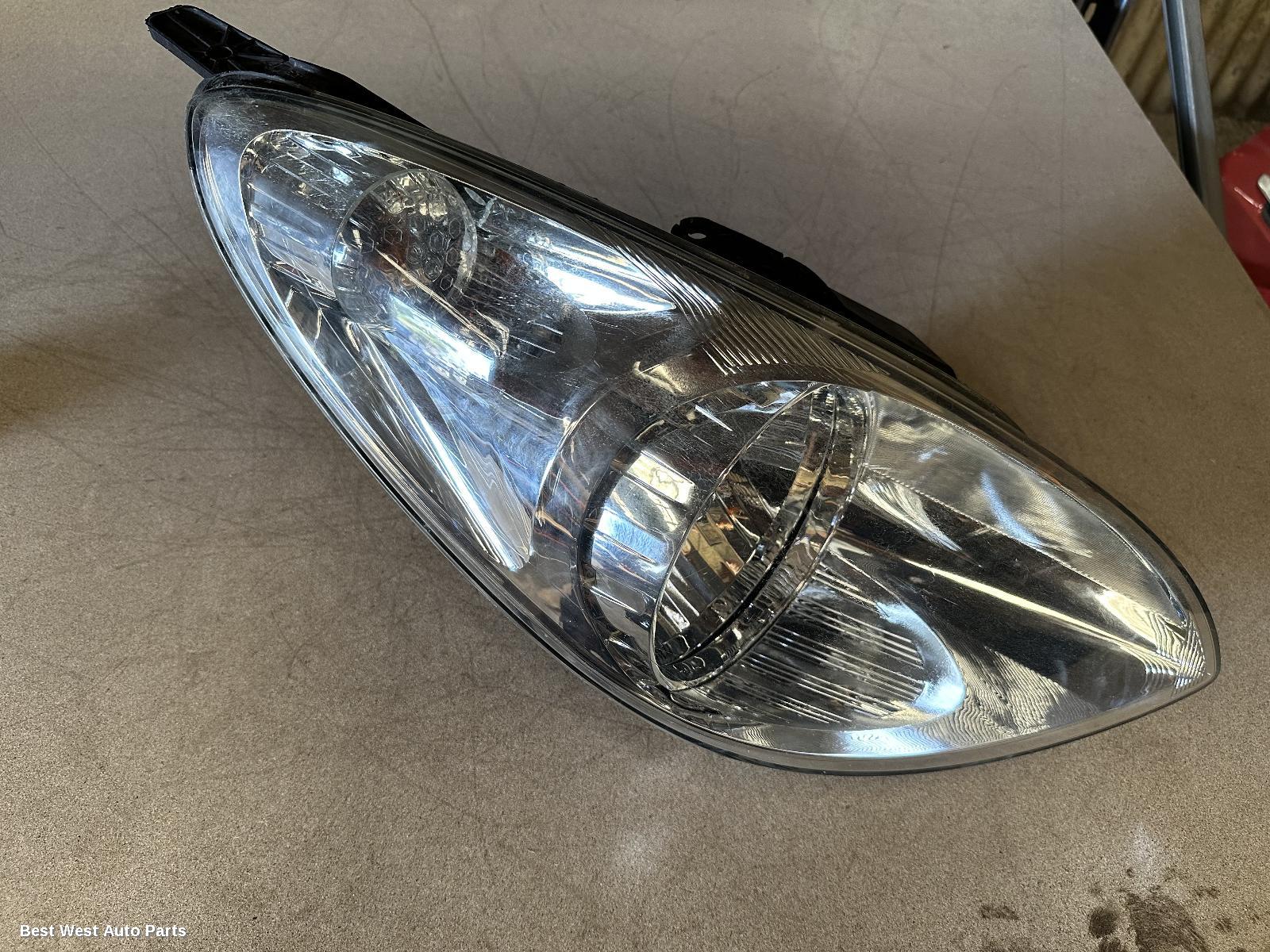 2011 HYUNDAI I20 Right Headlamp