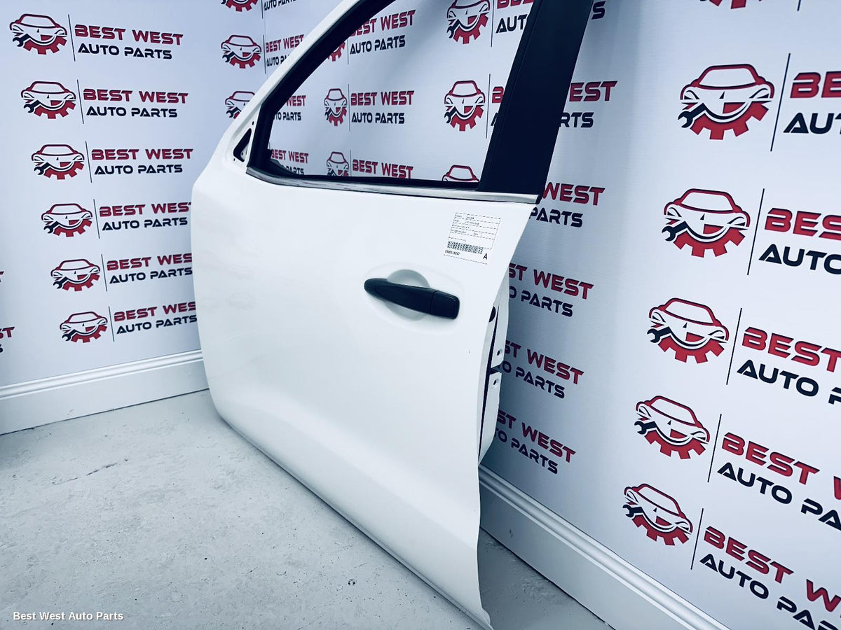 2018 NISSAN NAVARA Right Front Door