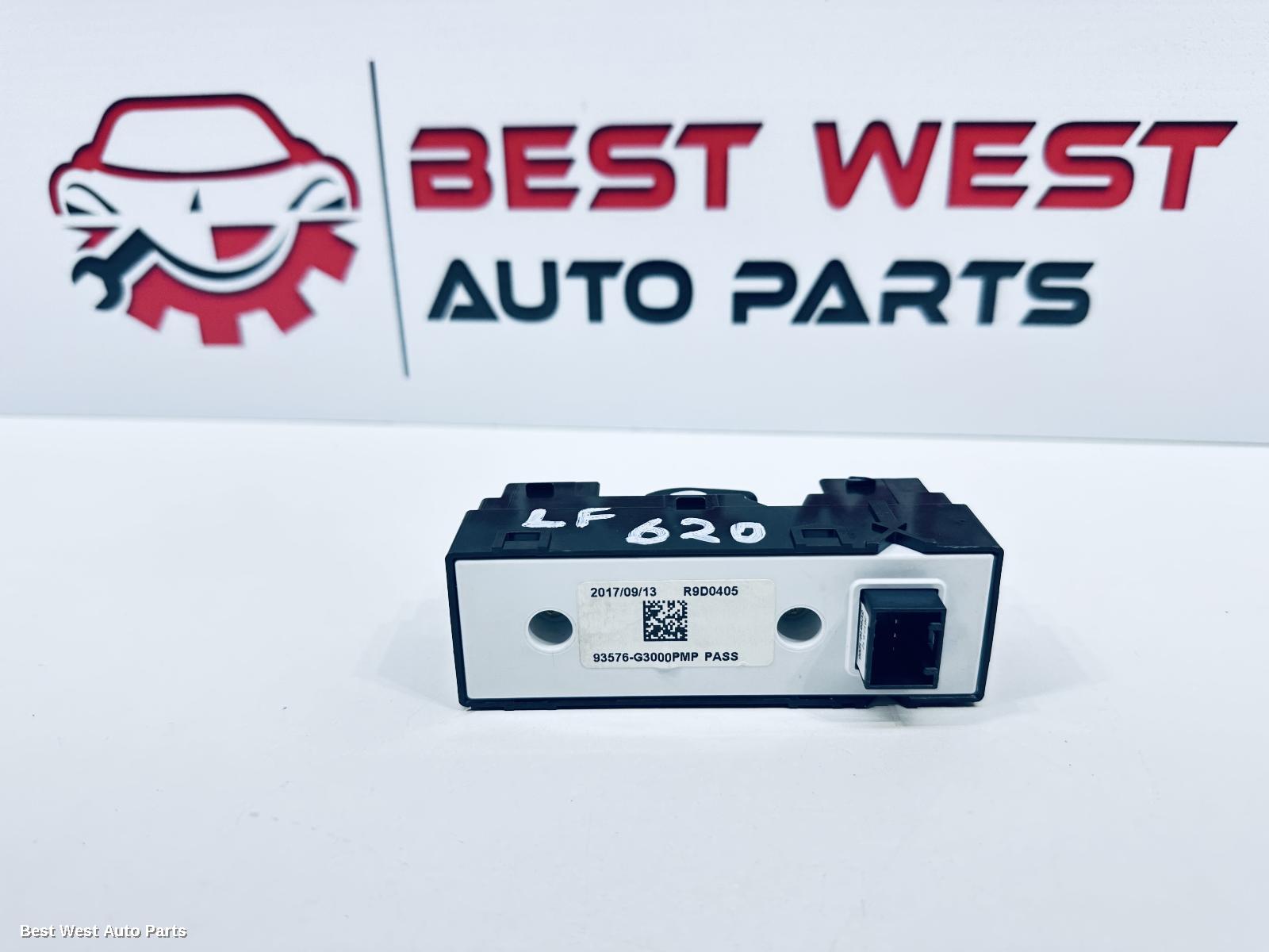 2018 HYUNDAI I30 Pwr Dr Wind Switch