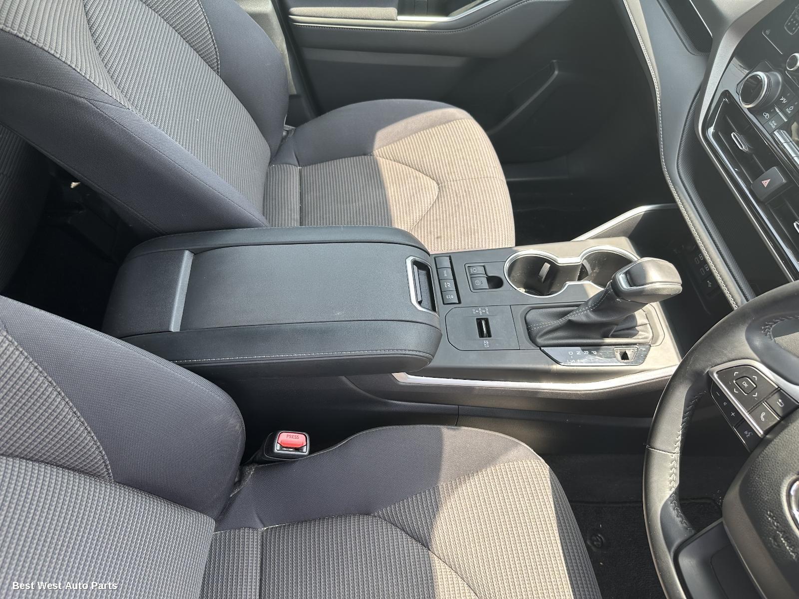 2022 TOYOTA KLUGER Console