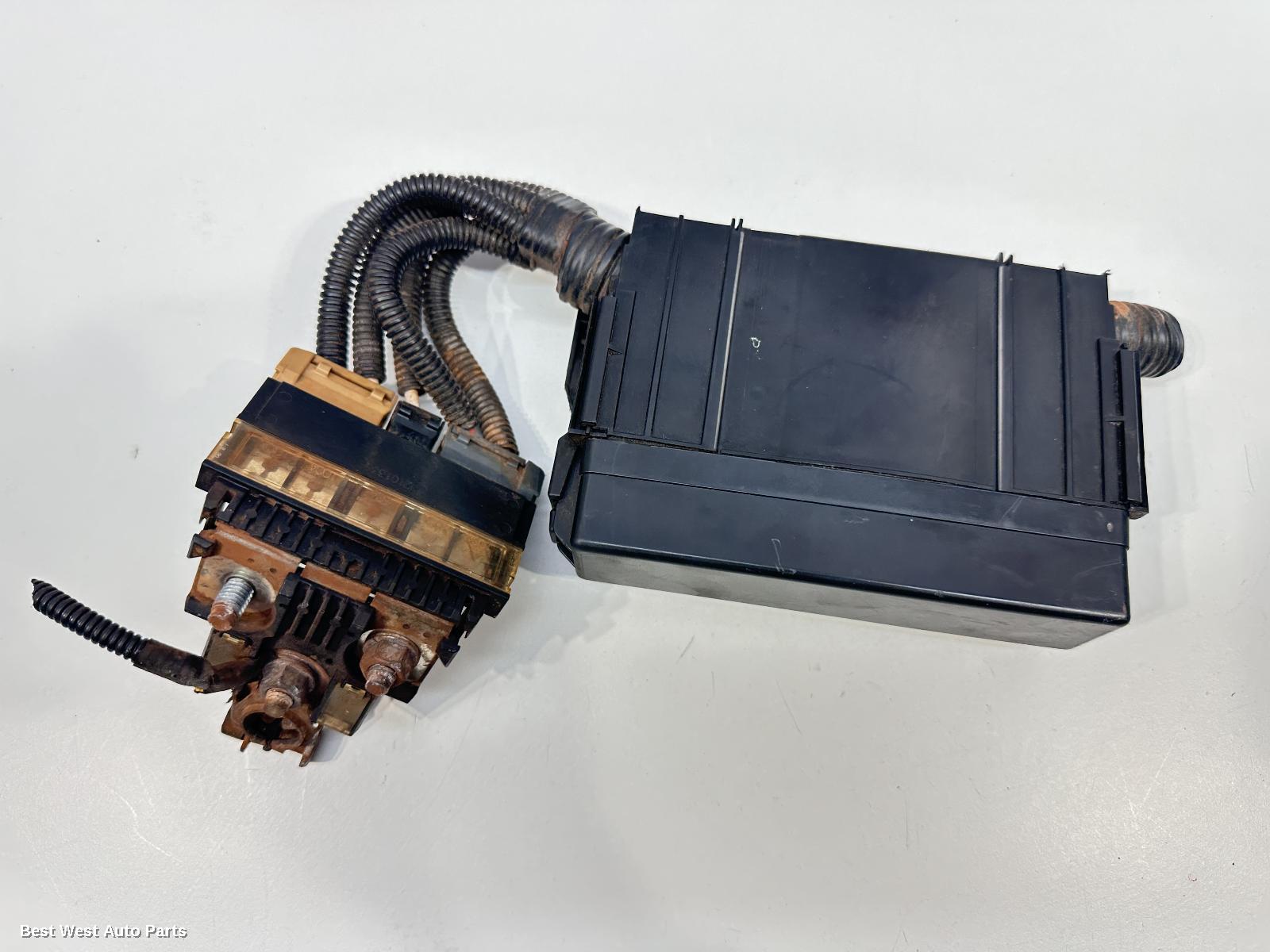 2018 NISSAN NAVARA Fuse Box