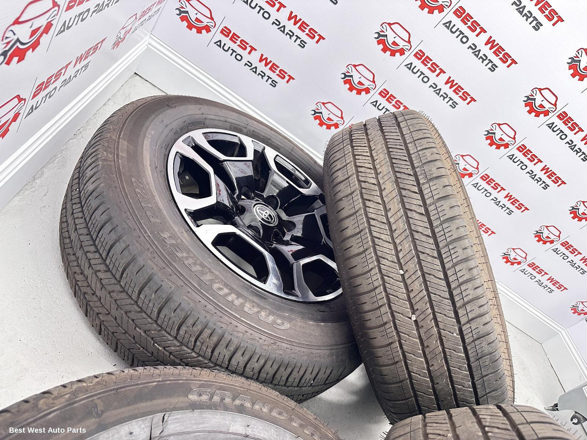 2024 TOYOTA HILUX Wheel Mag