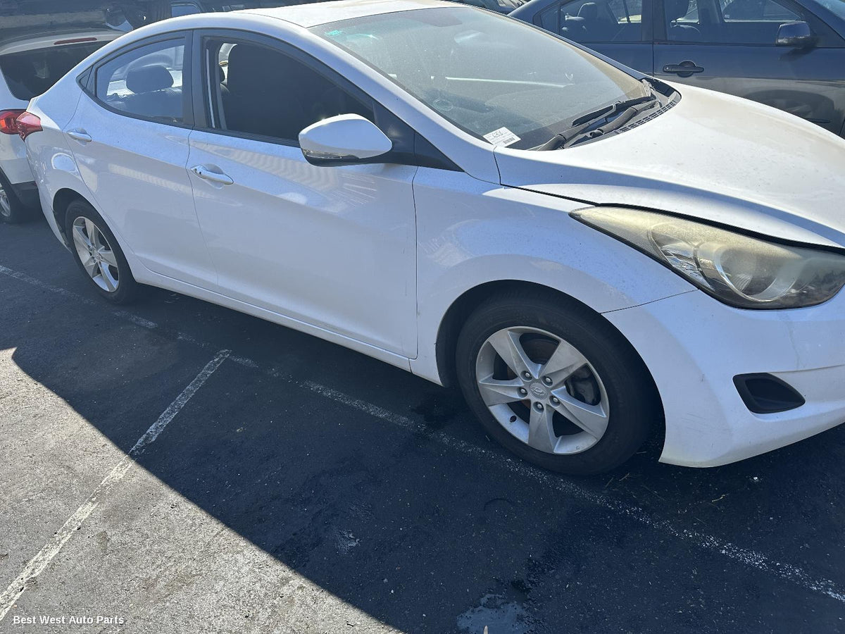 2013 HYUNDAI ELANTRA Right Taillight