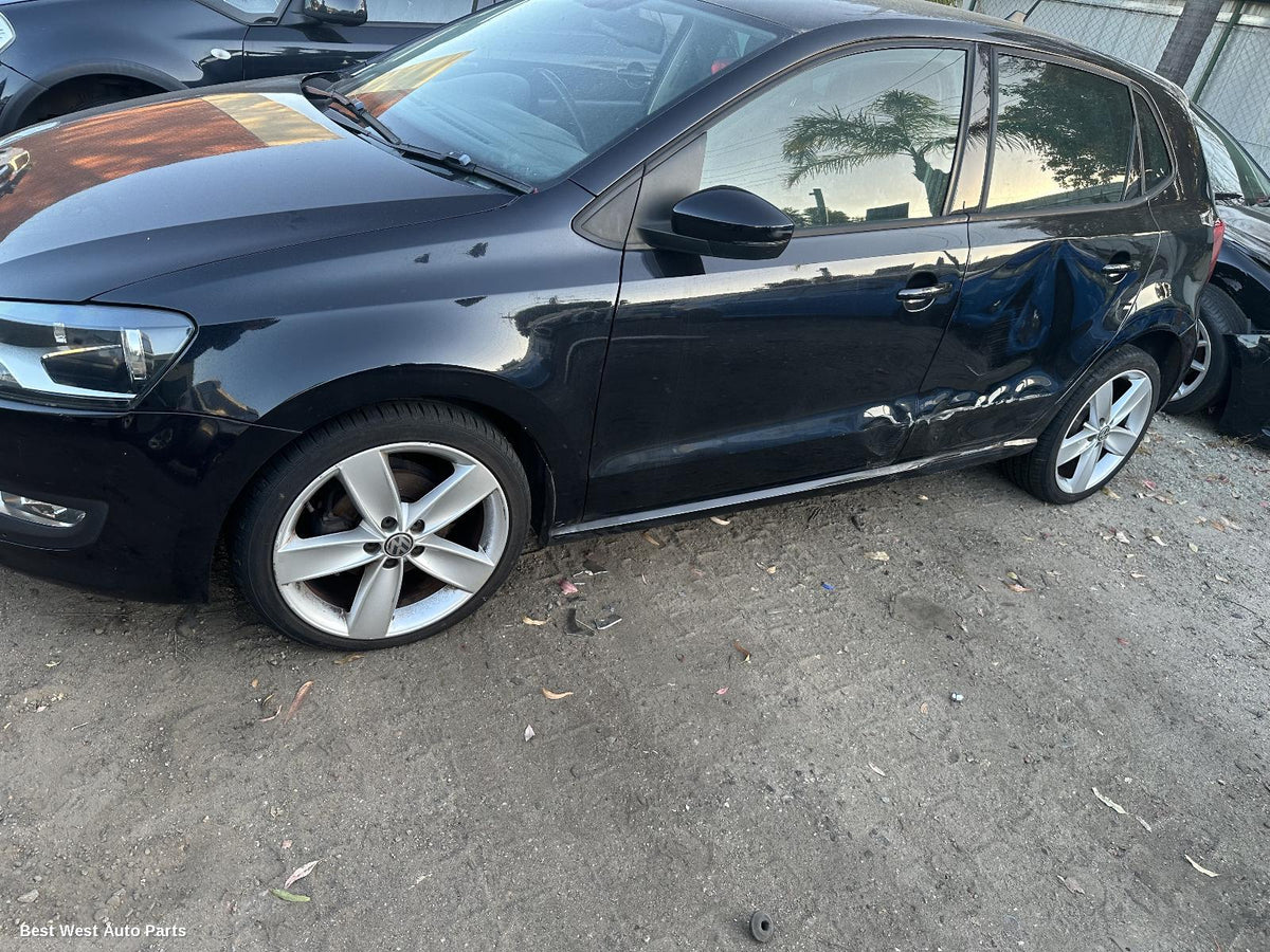 2013 VOLKSWAGEN POLO Front Bumper