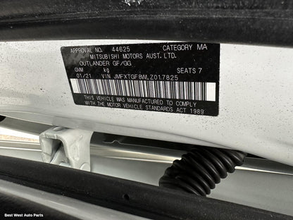 2021 MITSUBISHI OUTLANDER Side Step/Skirt