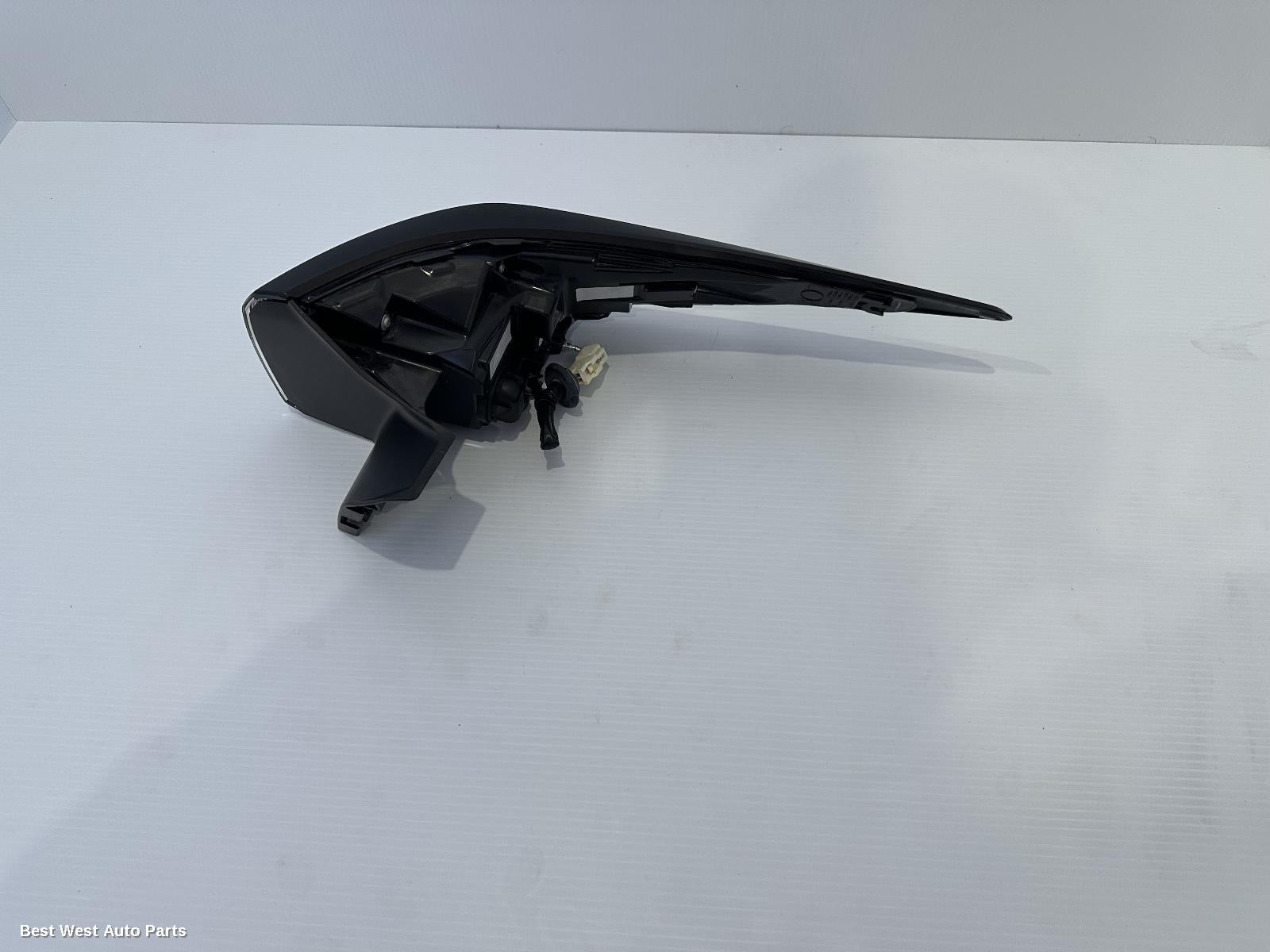 2025 MITSUBISHI OUTLANDER Left Taillight