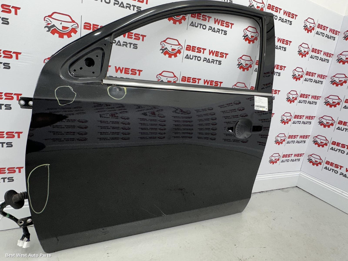2019 MITSUBISHI PAJERO Left Front Door