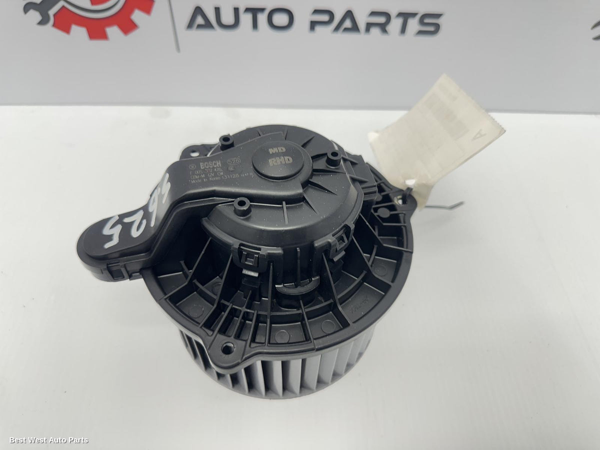 2014 HYUNDAI I30 Heater Fan Motor