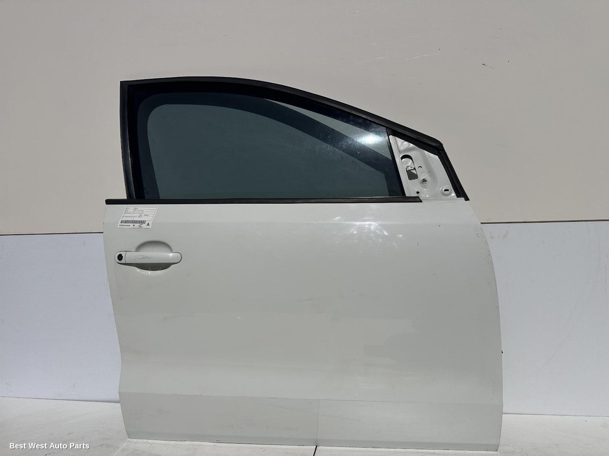 2015 VOLKSWAGEN POLO Right Front Door