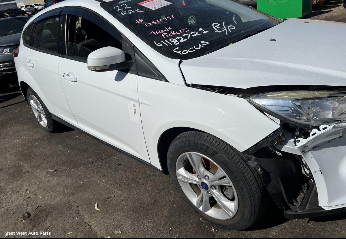 2013 FORD FOCUS Right Guard