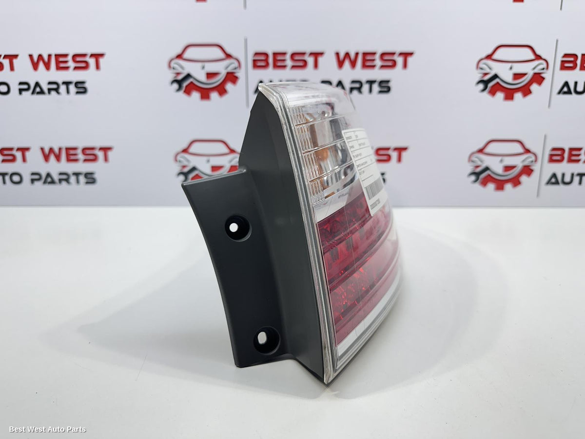 2011 MAZDA CX9 Right Taillight