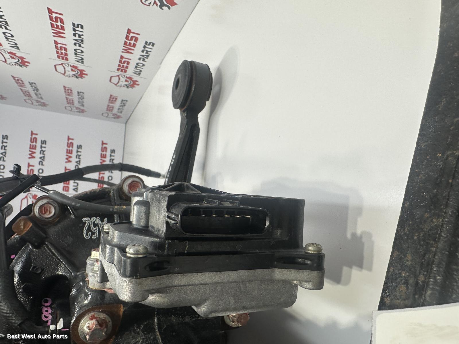 2024 TOYOTA HILUX Differential Centre