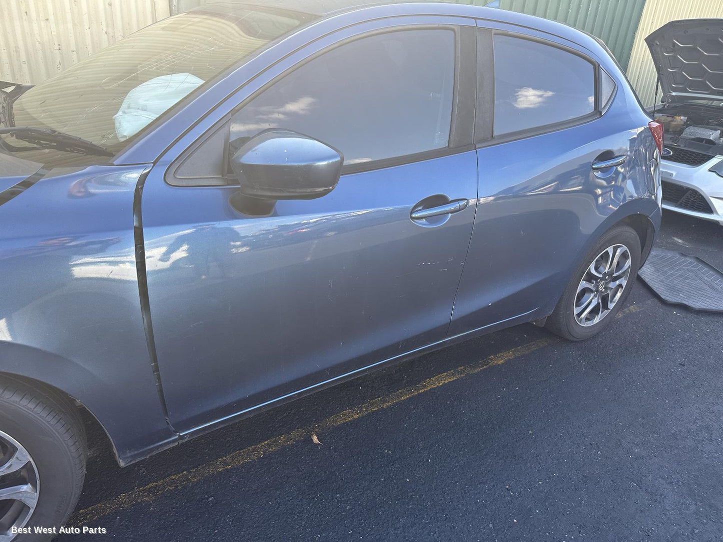 2017 MAZDA 2 Left Front Door