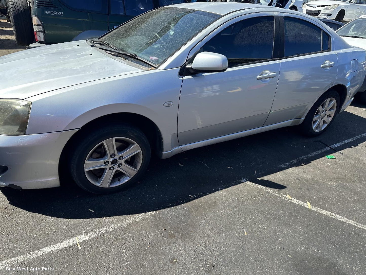 2007 MITSUBISHI 380 Left Guard