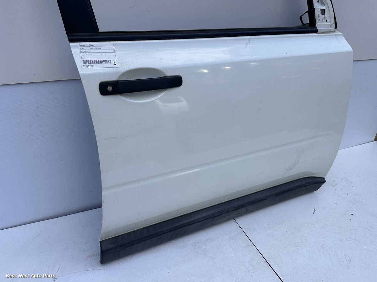 2009 NISSAN XTRAIL Right Front Door