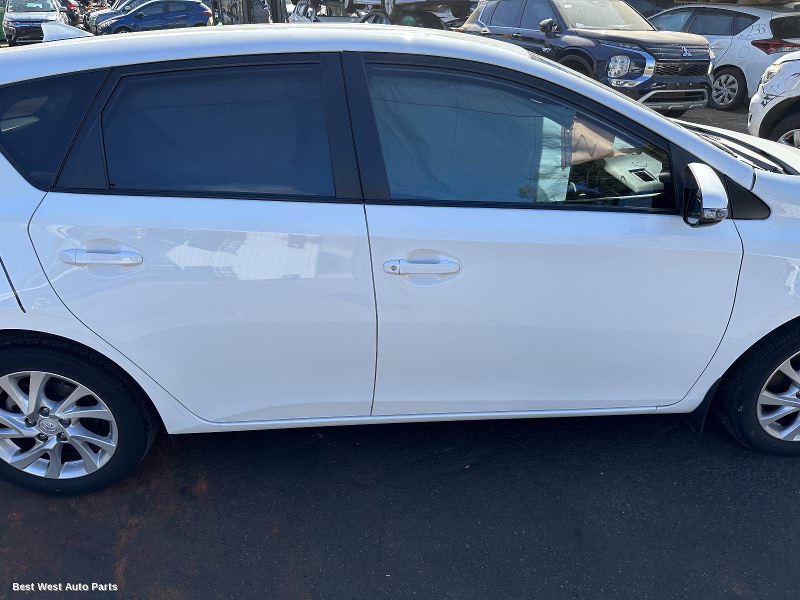 2016 TOYOTA COROLLA Right Front Door Window