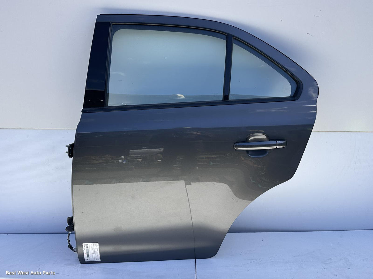 2011 SUZUKI KIZASHI Left Rear Door/Sliding