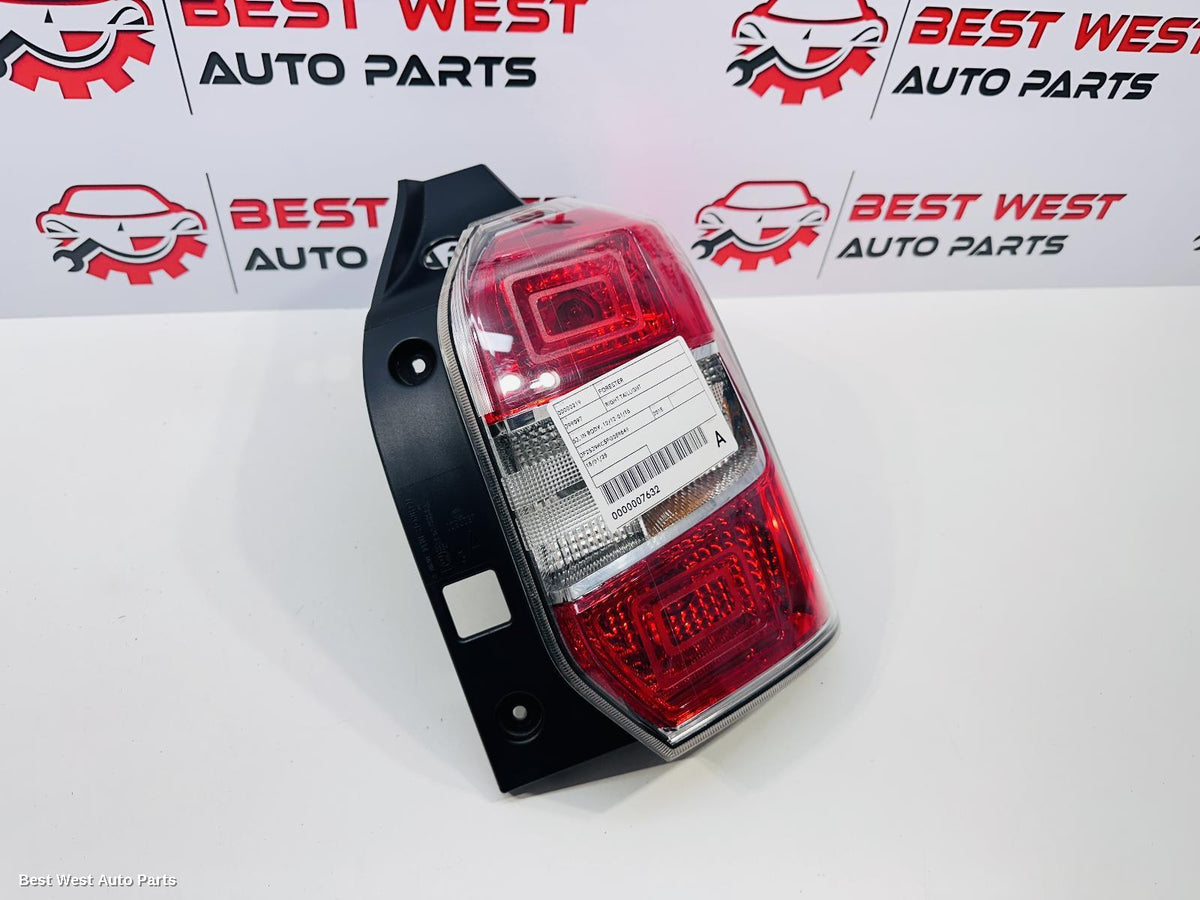 2015 SUBARU FORESTER Right Taillight