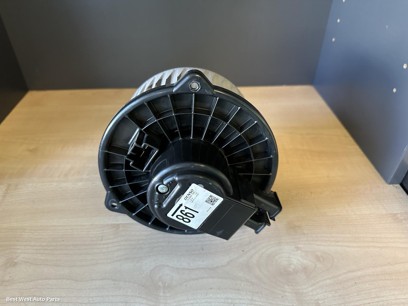 2015 MITSUBISHI PAJERO Heater Fan Motor