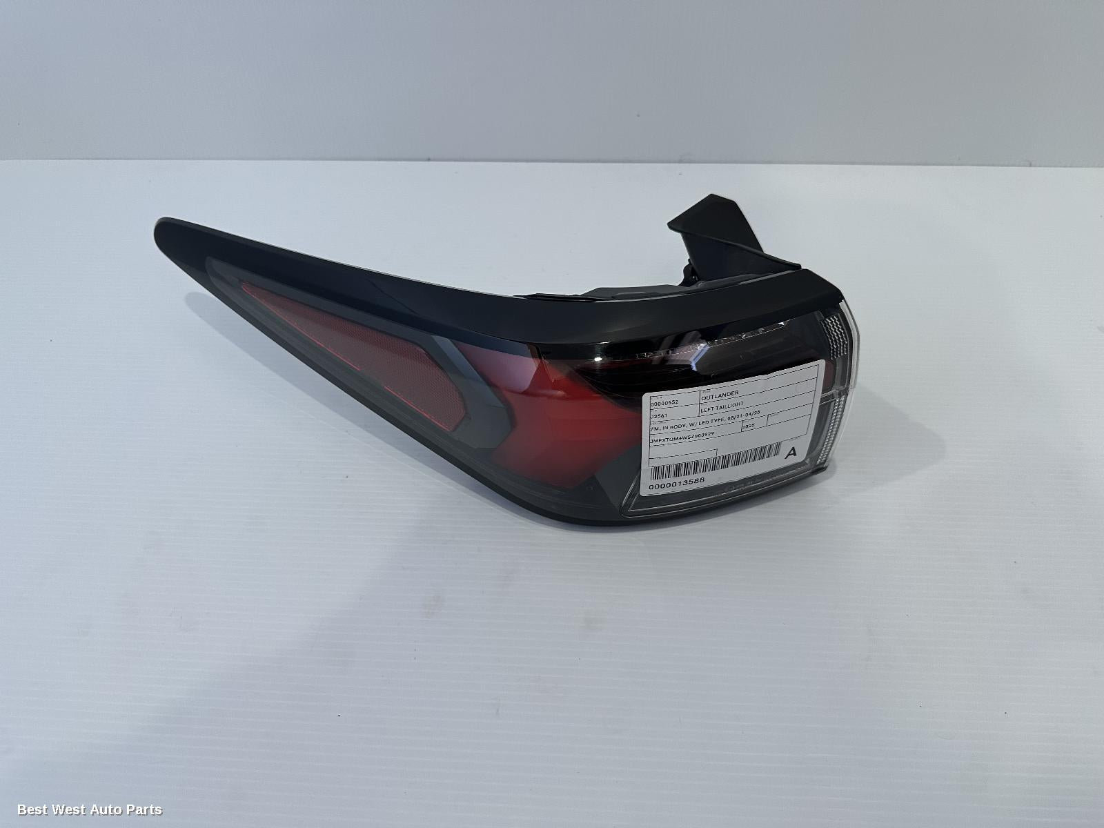2025 MITSUBISHI OUTLANDER Left Taillight