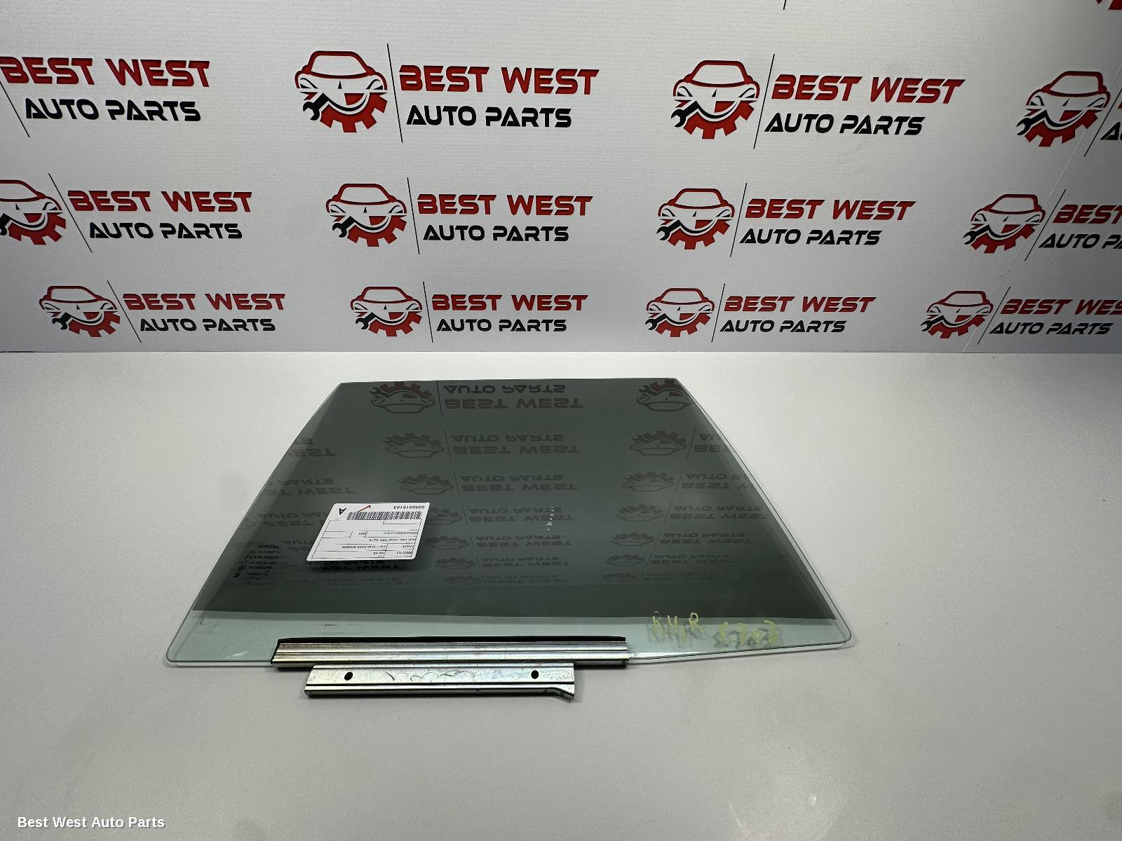 2024 TOYOTA HILUX Right Rear Door Window