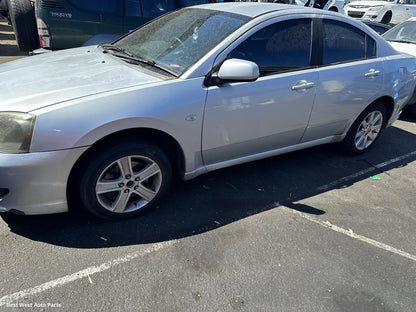 2007 MITSUBISHI 380 Right Guard