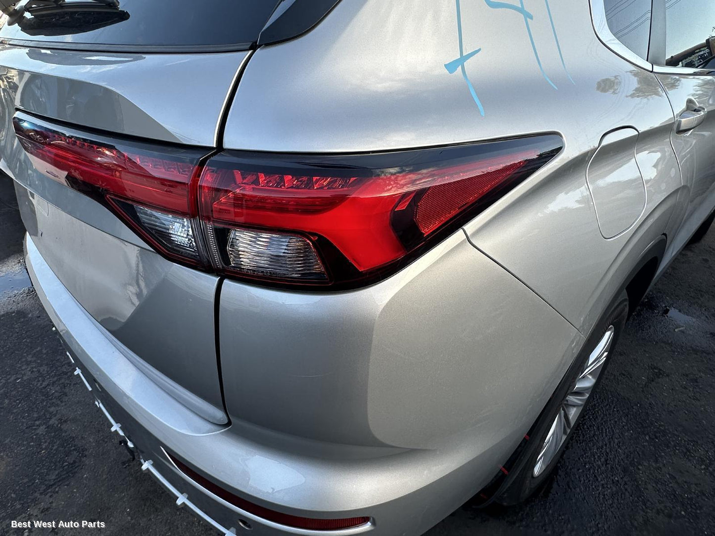 2023 MITSUBISHI OUTLANDER Fuel Door / Filler