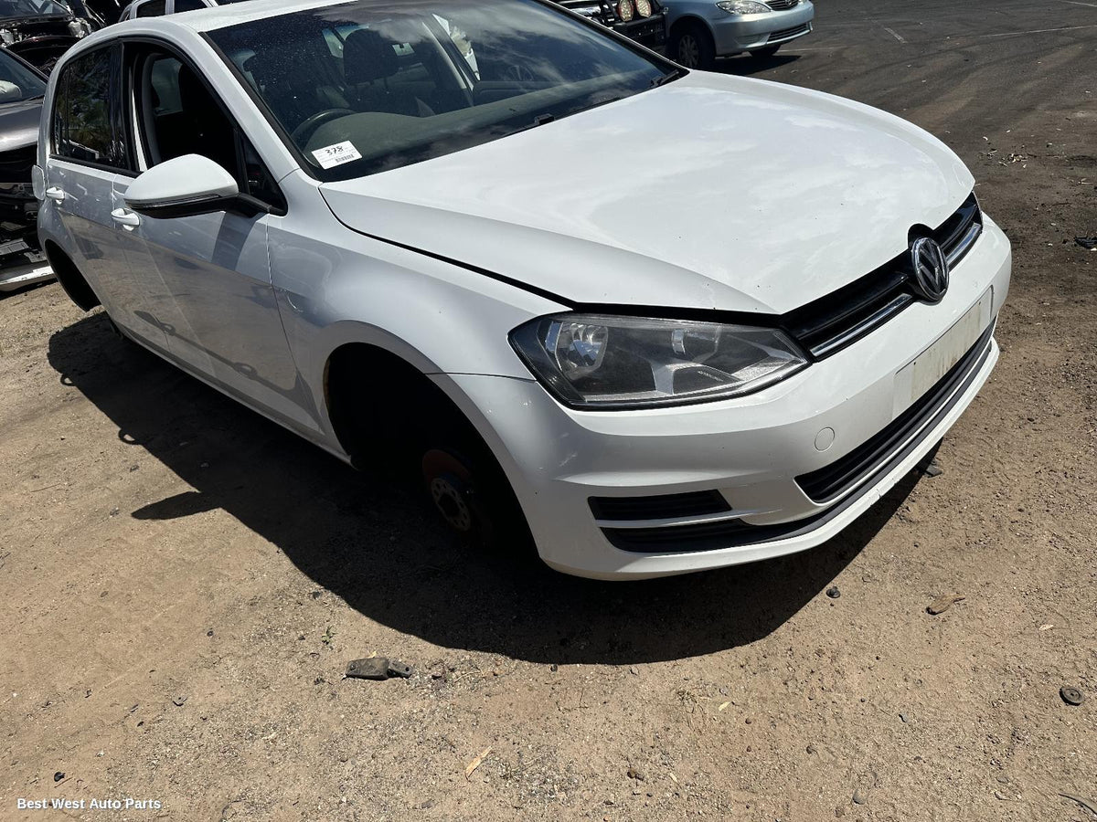 2013 VOLKSWAGEN GOLF Right Guard