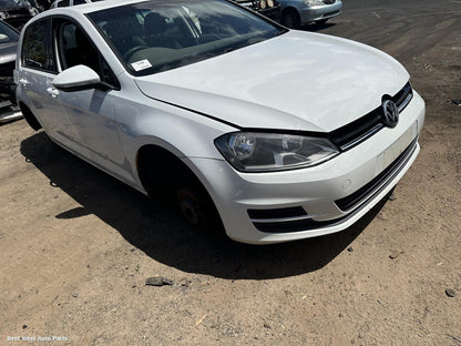 2013 VOLKSWAGEN GOLF Right Guard