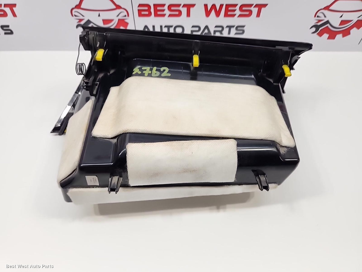 2017 TOYOTA HILUX Glove Box