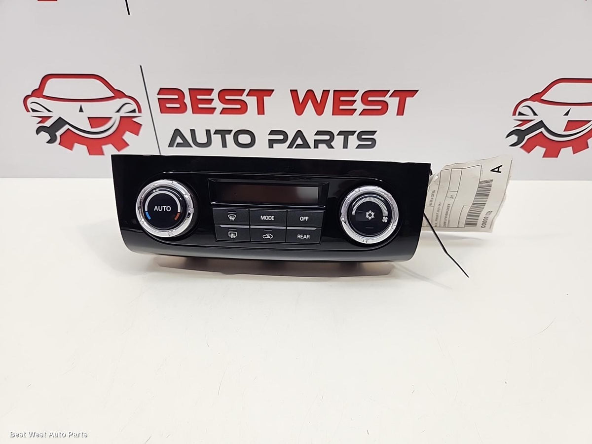 2017 MITSUBISHI PAJERO Heater/Ac Controls
