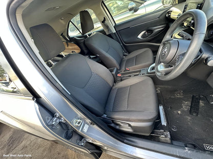 2024 TOYOTA YARIS CROSS Front Seat