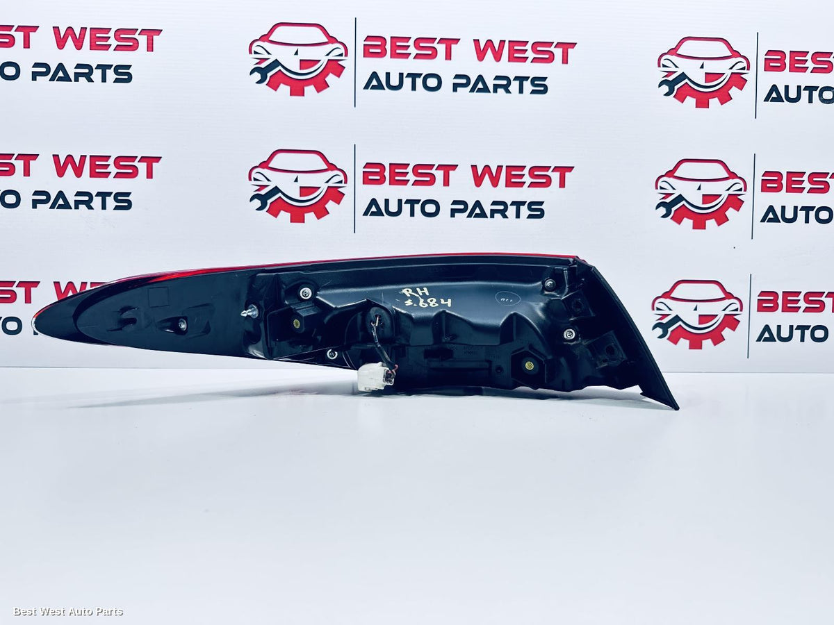 2021 TOYOTA CAMRY Right Taillight