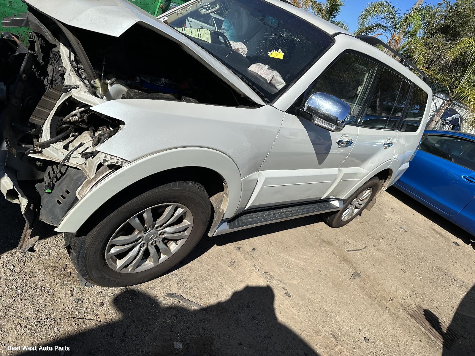 2017 MITSUBISHI PAJERO Left Rear Door Window