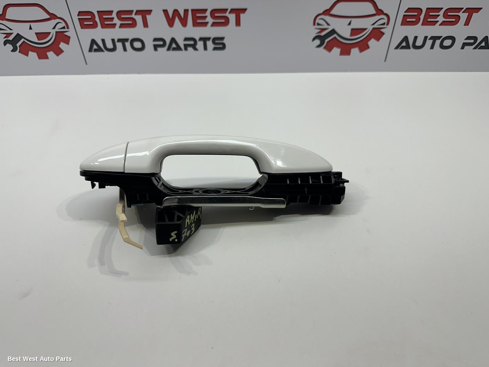 2024 TOYOTA HILUX Door Handle