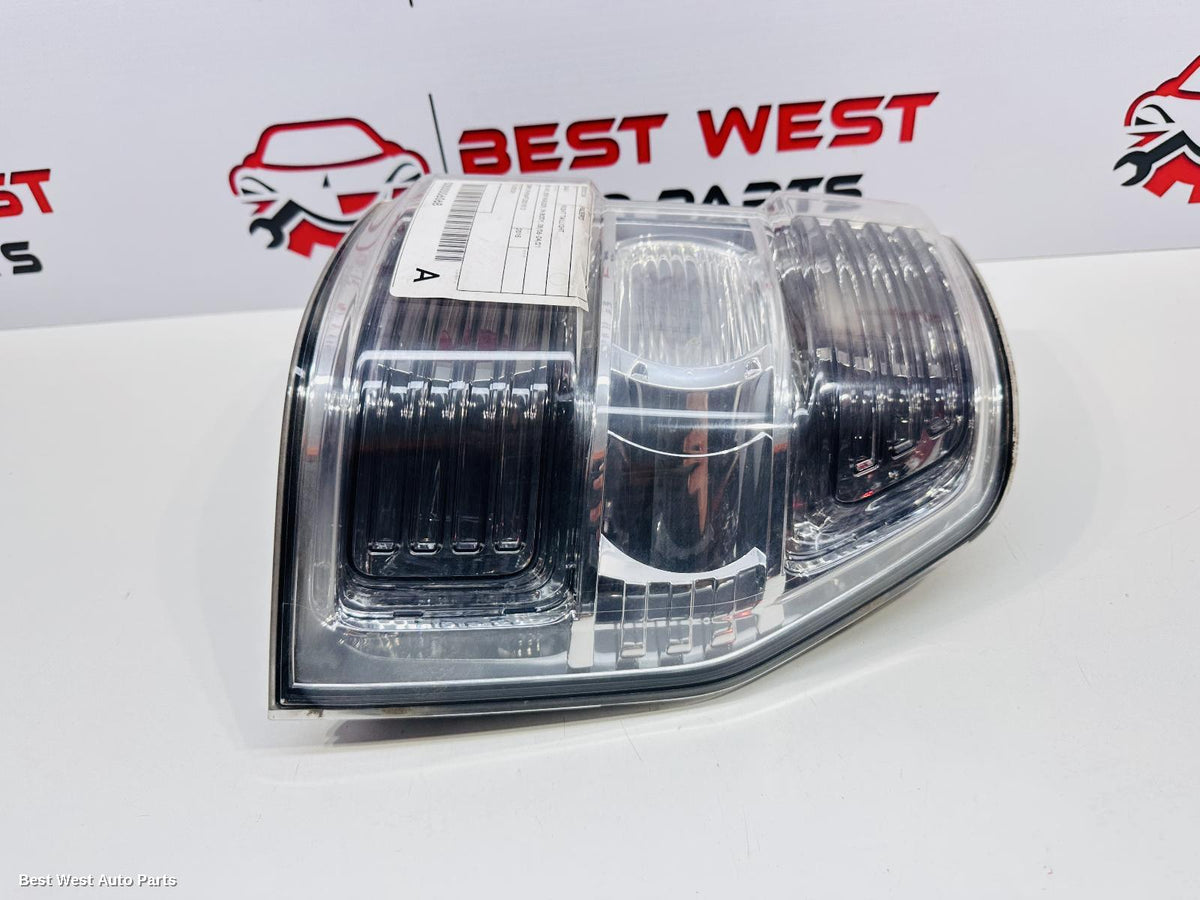 2015 MITSUBISHI PAJERO Right Taillight