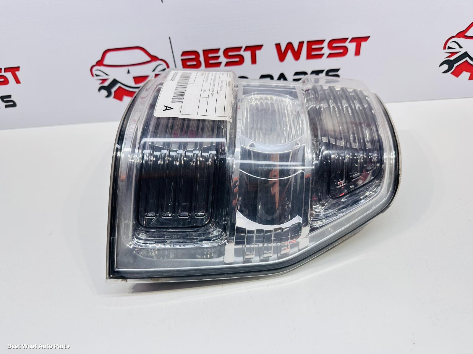 2015 MITSUBISHI PAJERO Right Taillight