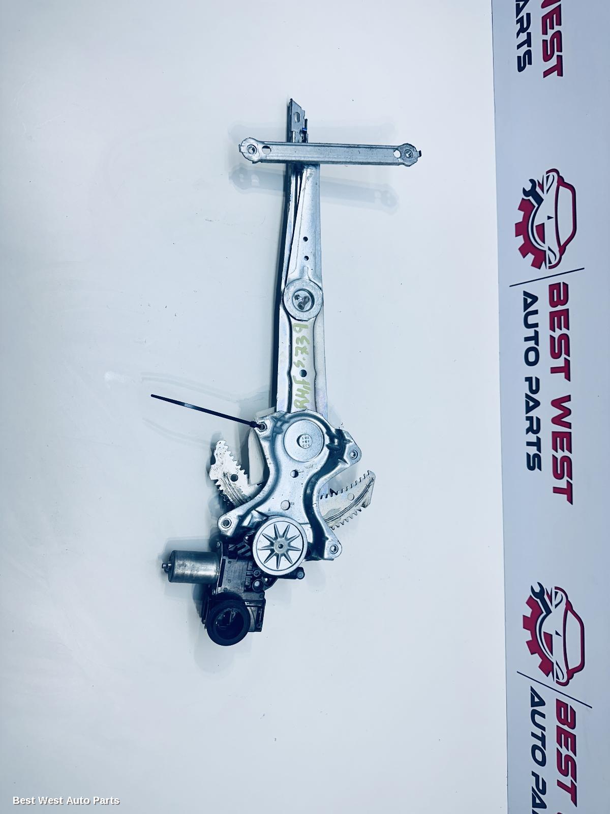 2024 TOYOTA HILUX Right Front Window Reg/Motor