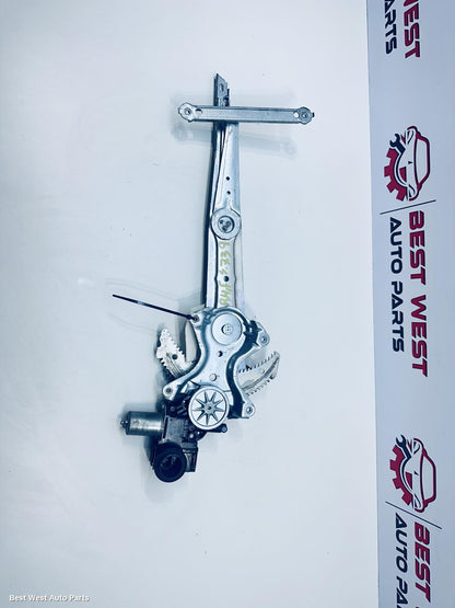 2024 TOYOTA HILUX Right Front Window Reg/Motor