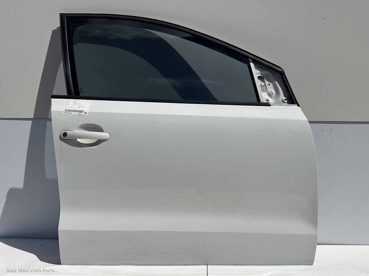 2015 VOLKSWAGEN POLO Right Front Door