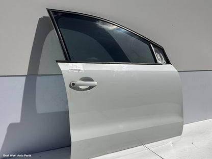 2015 VOLKSWAGEN POLO Right Front Door