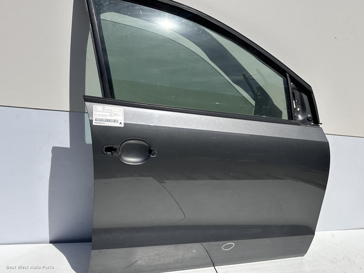 2010 VOLKSWAGEN POLO Right Front Door