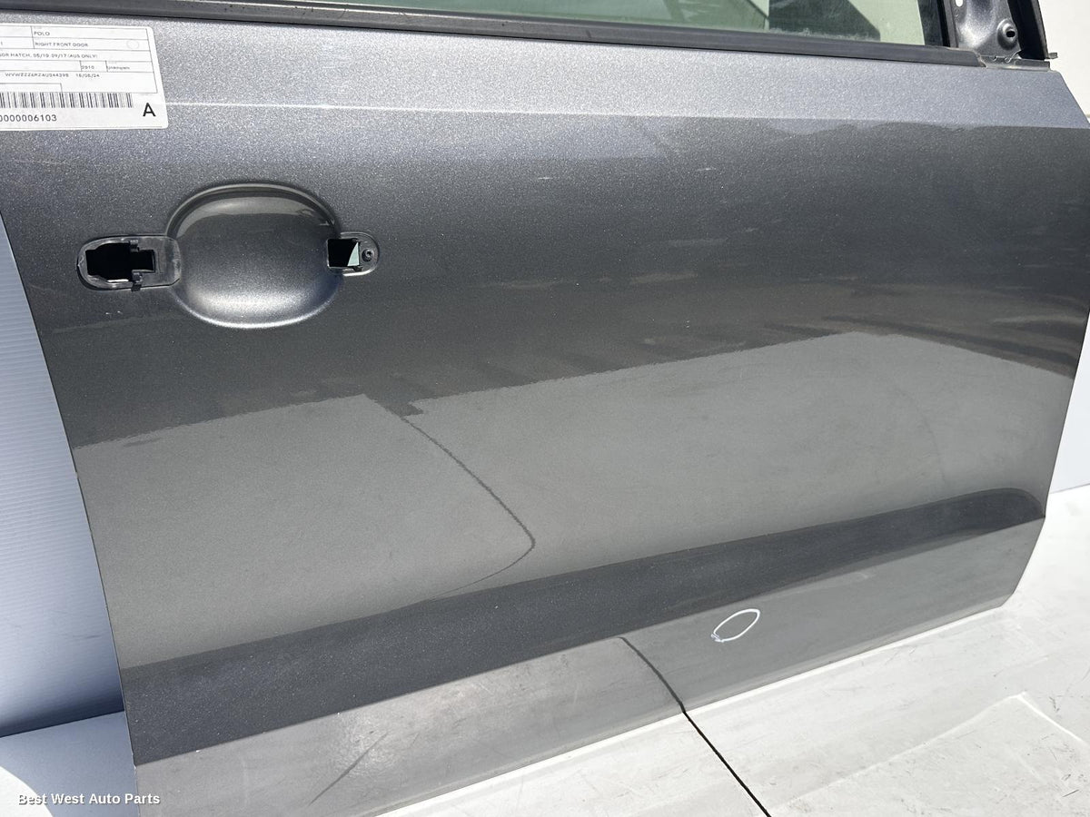 2010 VOLKSWAGEN POLO Right Front Door