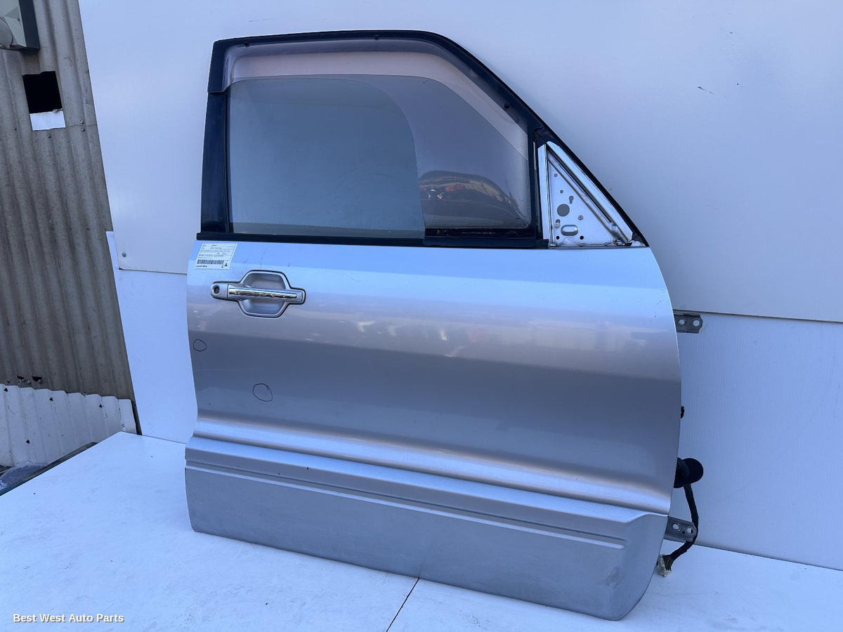 2004 MITSUBISHI PAJERO Right Front Door