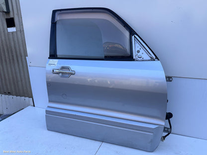 2004 MITSUBISHI PAJERO Right Front Door