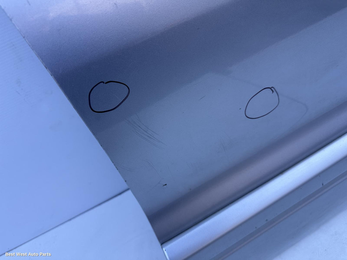 2004 MITSUBISHI PAJERO Right Front Door