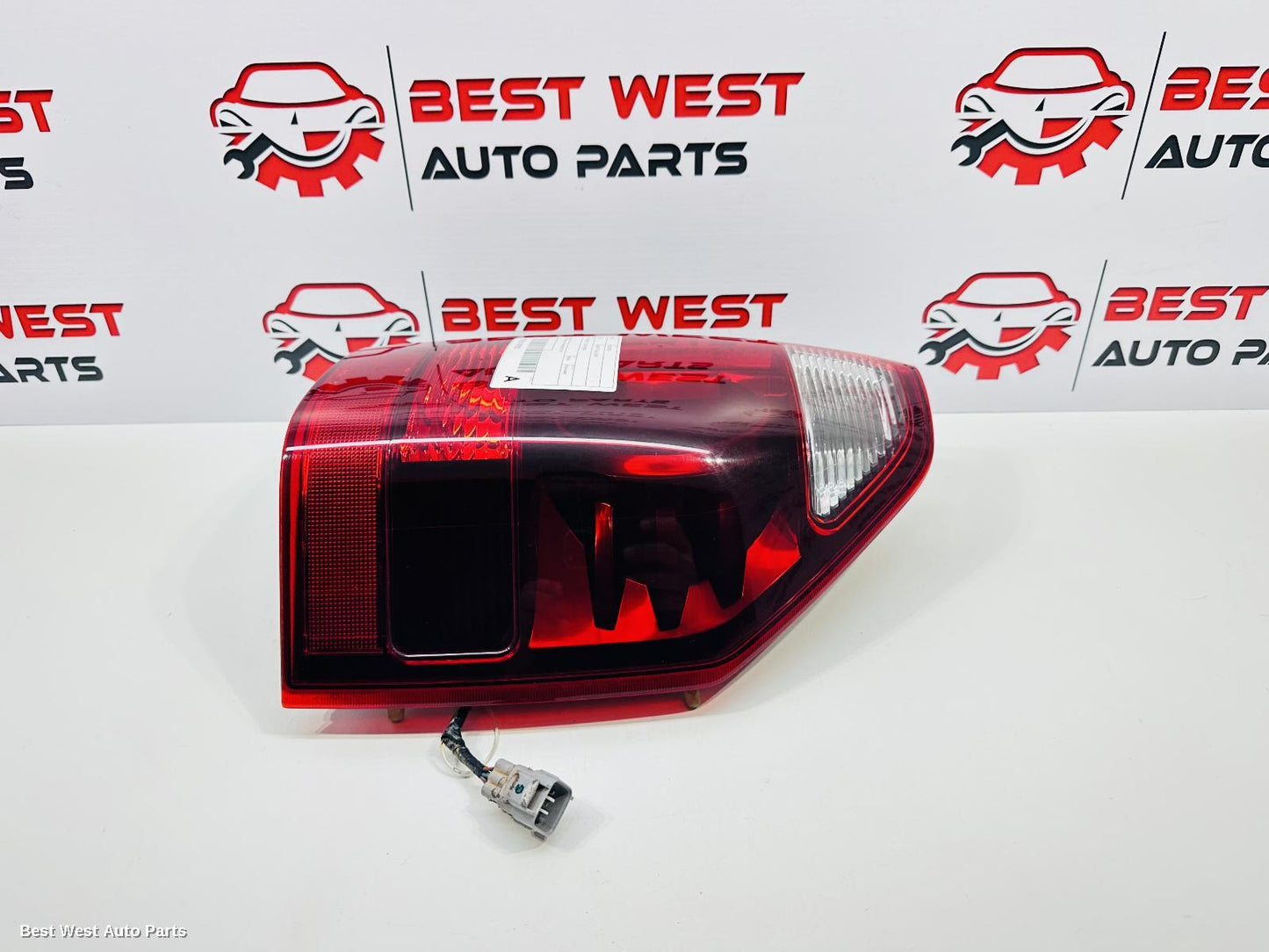 2004 MITSUBISHI PAJERO Right Taillight